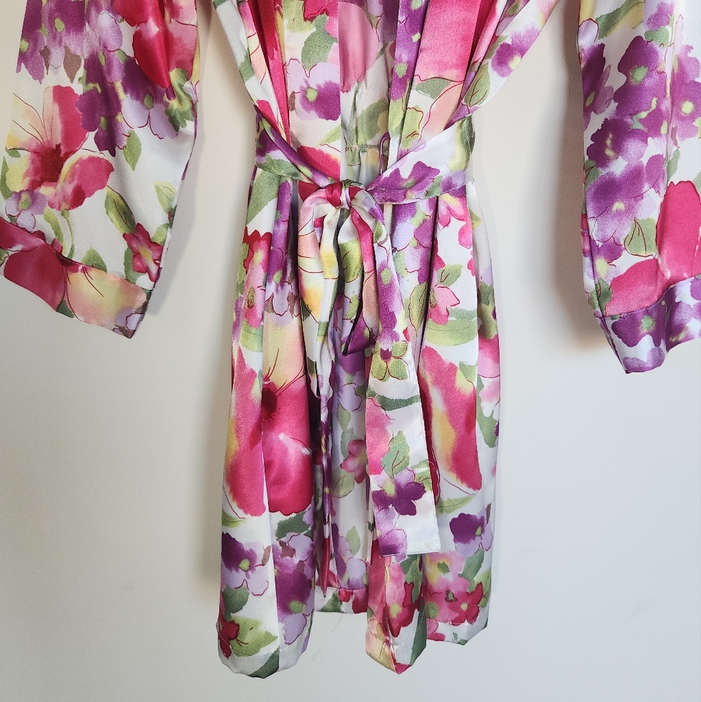 Morgan Taylor Floral Robe - Picture 5 of 9